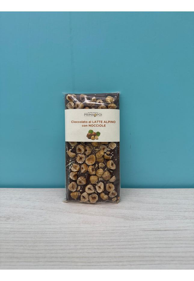 Tavoletta di cioccolato al latte alpino con nocciole 80gr